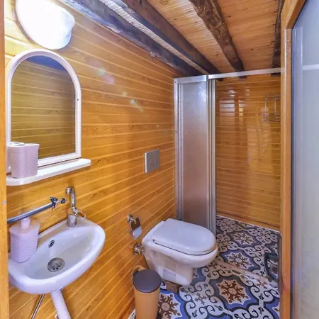 Mayawoodhouse & Pelit Apartment Kas